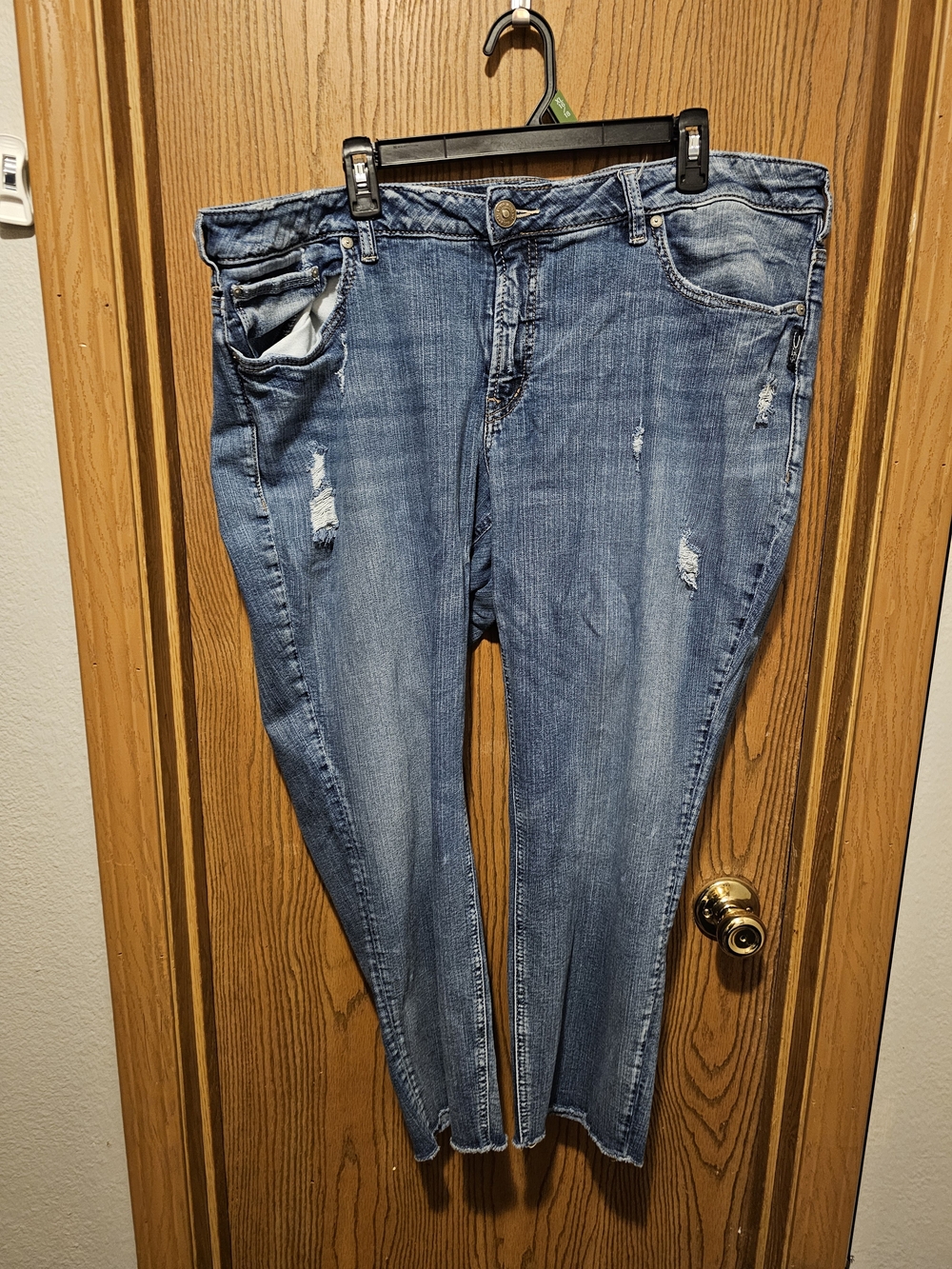 Silver Jeans Light Blue Distressed Cropped Ankle Jeans